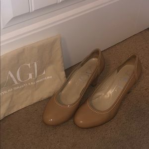 AGL nude patent leather heel - size 38.5